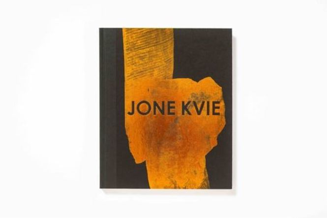Hovedbilde Jone Kvie - Her, her